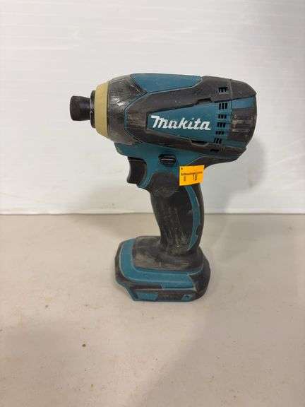 (2) Makita drills w/ battery charger - works