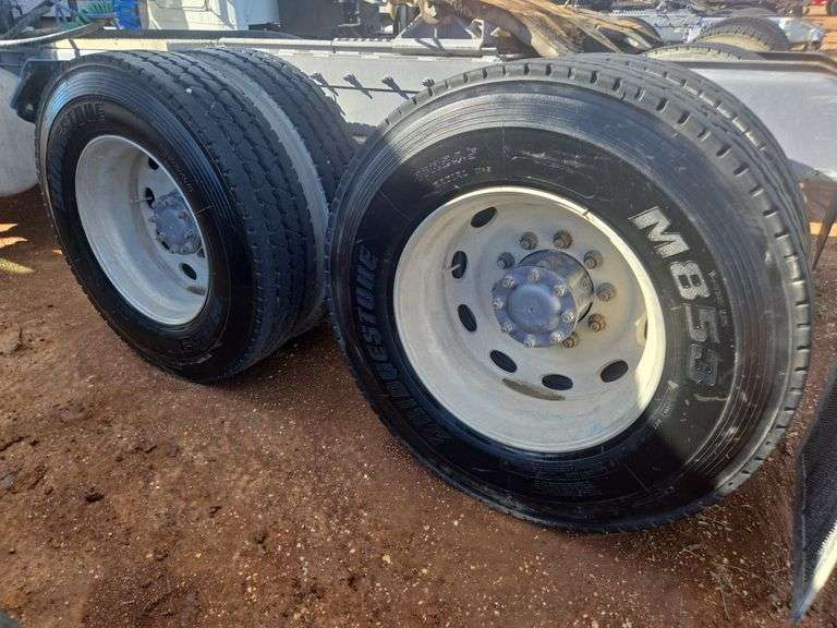 2012 Peterbilt 388 showing 48,817 mi, 9,224 hrs - runs