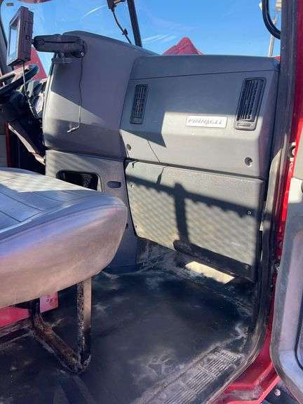 2012 Mack CHU613 showing 32,990 mi, 11,434 hrs- runs