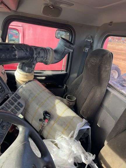 2012 Peterbilt 388 showing 30,080 mi, 7,495 hrs - doesn't run