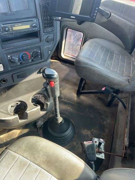 2008 Mack CHU613 showing 61,447 mi, 15,684 hrs - runs