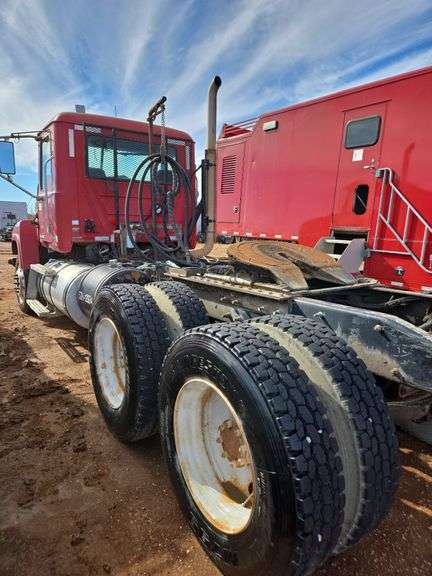 2012 Mack CHU613 showing 43,299 mi, 12,171 hrs - runs