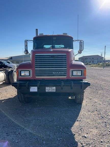 2008 Mack CHU13 miles & hrs unknown- doesn't run