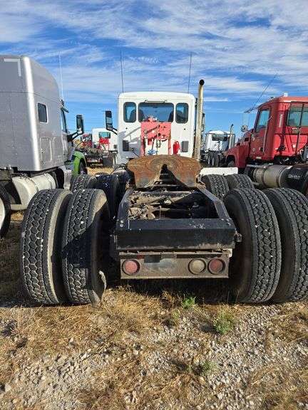 2014 Peterbilt 567 showing 44,798 mi, 5,118 hrs- runs