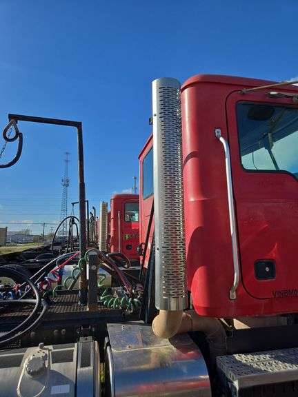 2011 Mack CHU613 showing 39,348 mi, 16,109 hrs- runs