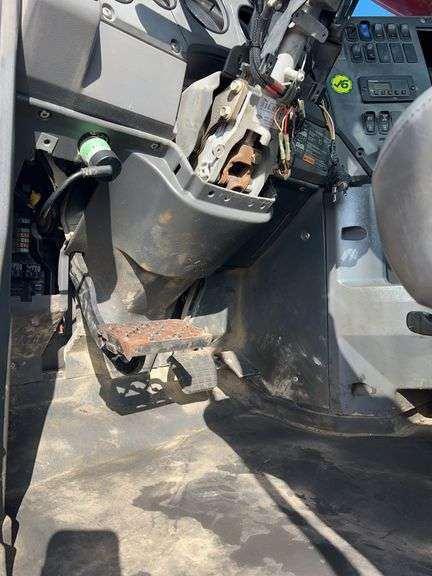 2008 Mack CHU613 52,535 mi, 8,497 hrs- runs