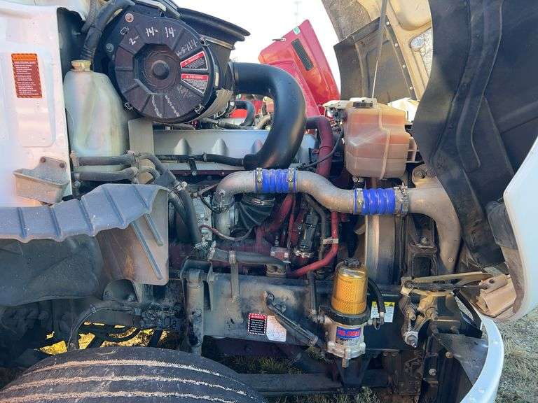 2013 Mack CXU613 showing 402,711 mi, 8,428 hrs- doesn't run