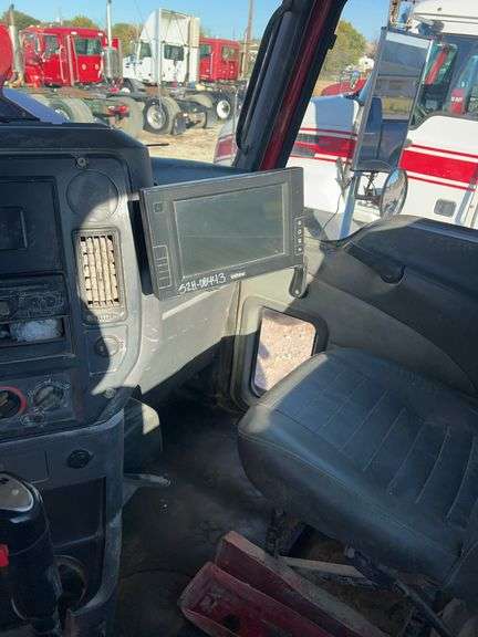 2008 Mack CHU613 showing 43,154 mi, 8,316 hrs- doesn't run