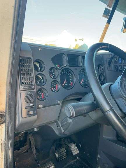 2008 Mack CHU613 miles & hrs unknown- runs