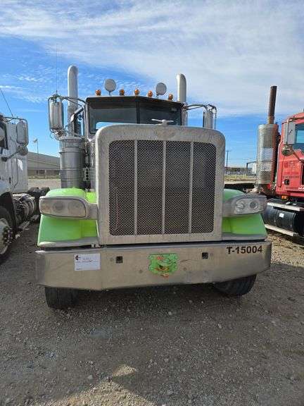 2015 Peterbilt 389 showing 53,258 mi, 8,978 hrs- runs