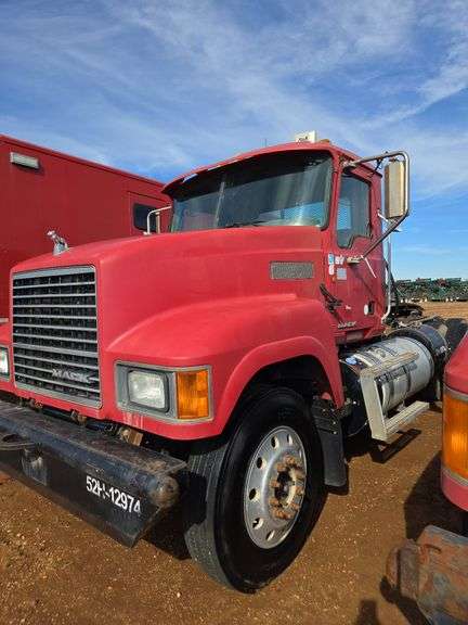 2012 Mack CHU613 showing 43,299 mi, 12,171 hrs - runs