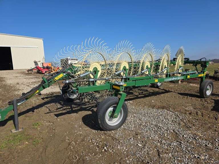 Sitrec Hay Rake MX8-10  ( has raked less then 500 acres)