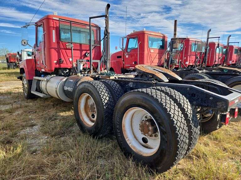 2011 Mack CHU613 showing 38,136 mi, hrs unknown- doesn't run