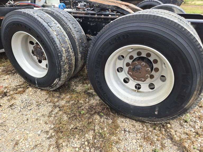 2014 Mack CXU613 showing 573,964 mi, 13,880 hrs - runs