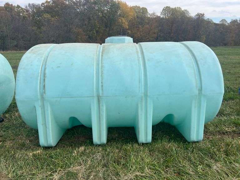 2,635 GALLON ELLIPTICAL POLY TANK