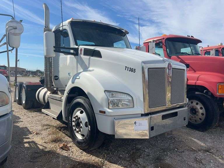 2018 Kenworth T880 showing 26,719 mi, hrs unknown - doesn't run