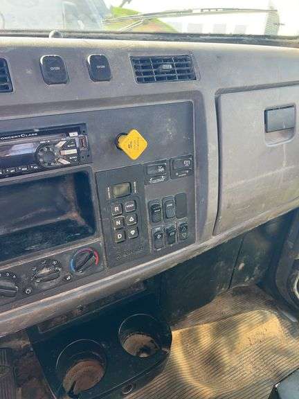 2019 Peterbilt PB348 showing 18,201 mi, 5,443 hrs - runs