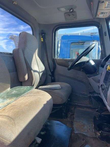 2019 Peterbilt PB348 showing 18,201 mi, 5,443 hrs - runs