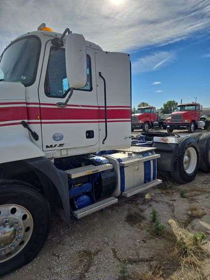 2014 Mack CXU613 showing 665,241, 14,352 hrs- runs