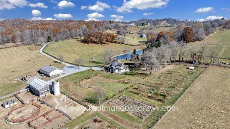94.42+/- Acres, Home, Barn, Pole Building