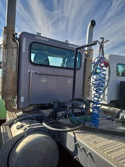 2012 Peterbilt 388 showing 48,817 mi, 9,224 hrs - runs