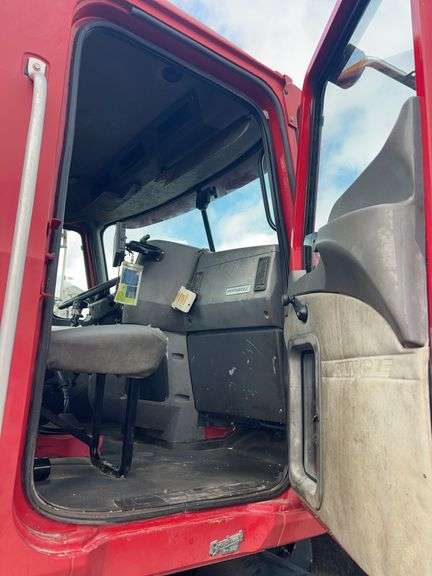 2008 Mack CHU613 showing 42,924 mi, 9,374 hrs- runs