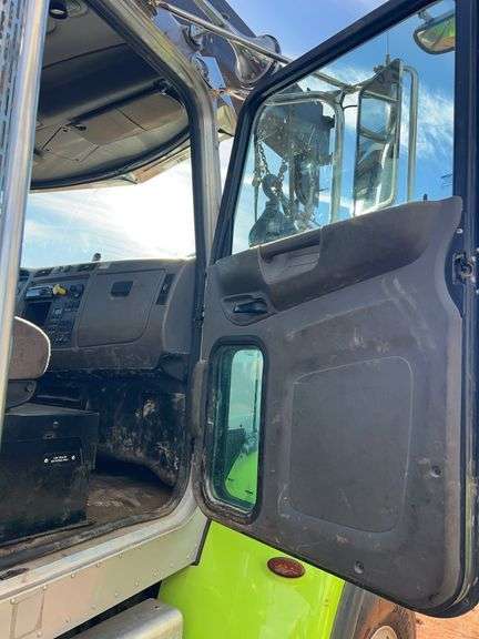 2018 Peterbilt PB348 showing 43,073 mi, 6,155 hrs - runs