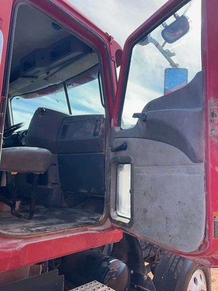 2012 Mack CHU613 showing 43,299 mi, 12,171 hrs - runs