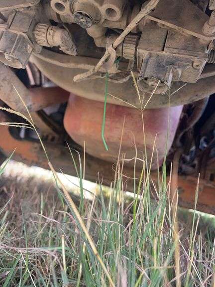 2015 Peterbilt 579 showing 465,411 mi, 24,008 hrs- runs