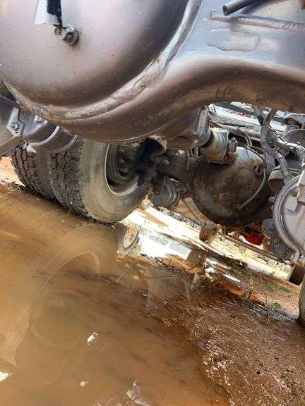 2014 Peterbilt 388 showing 425,273 mi, hrs unknown - doesn't run