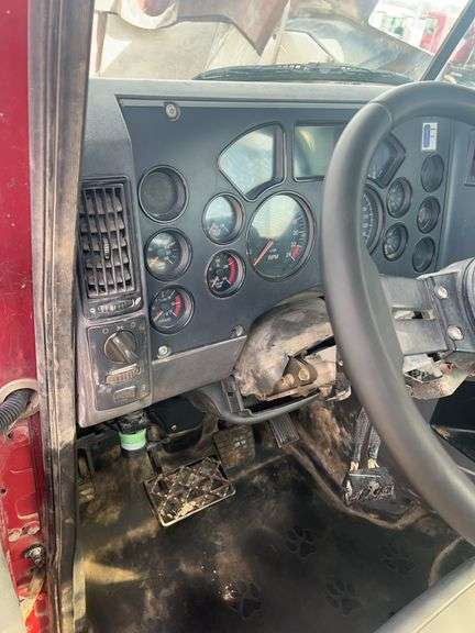 2011 Mack CHU613 showing 38,136 mi, hrs unknown- doesn't run