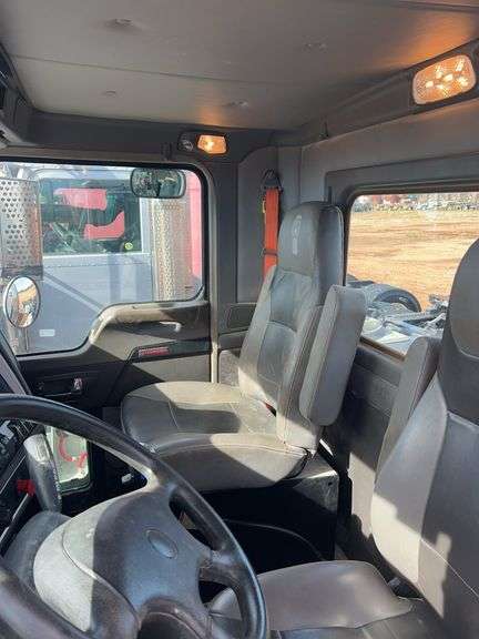2019 Kenworth T8 showing 13,248 mi, 2,512 hrs - runs