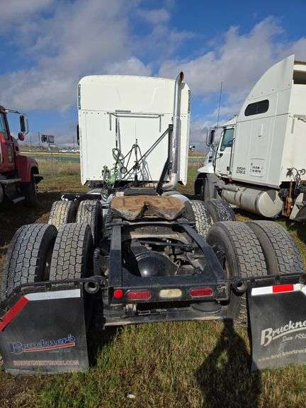 2013 Mack CXU613 showing 438,785 mi, 141,133 hrs- runs