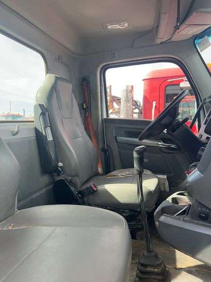 2018 Kenworth T880 showing 26,719 mi, hrs unknown - doesn't run