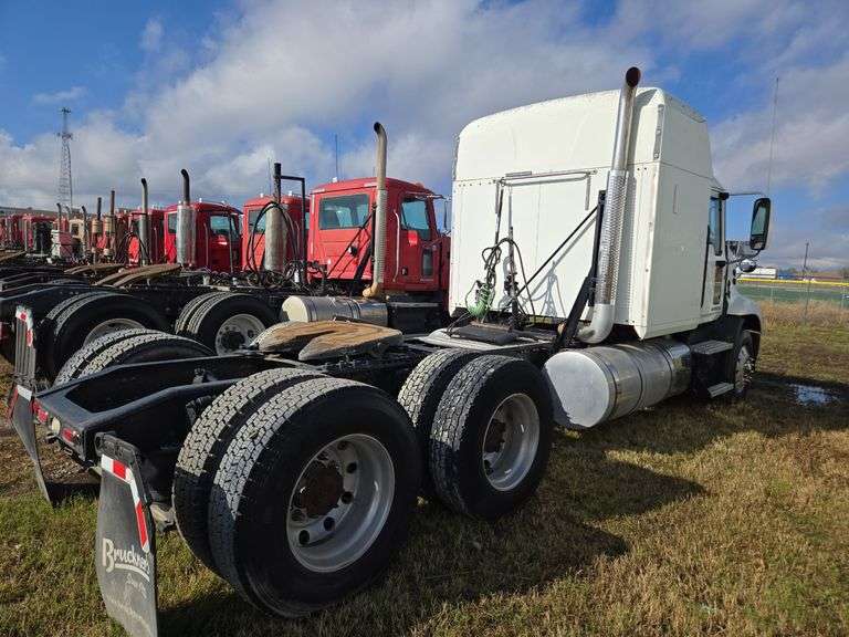2013 Mack CXU613 showing 438,785 mi, 141,133 hrs- runs