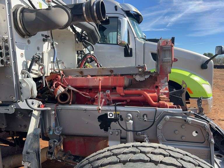 2014 Peterbilt miles & hrs unknown - doesn't run