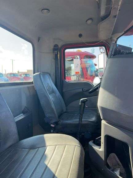 2012 Mack CHU613 showing 33,805 mi, 13,042 hrs -