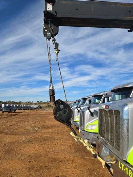 2019 Peterbilt PB348 showing 18,201 mi, 5,443 hrs - runs