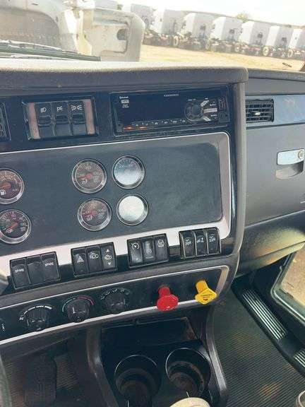 2019 Kenworth T8 showing 13,248 mi, 2,512 hrs - runs