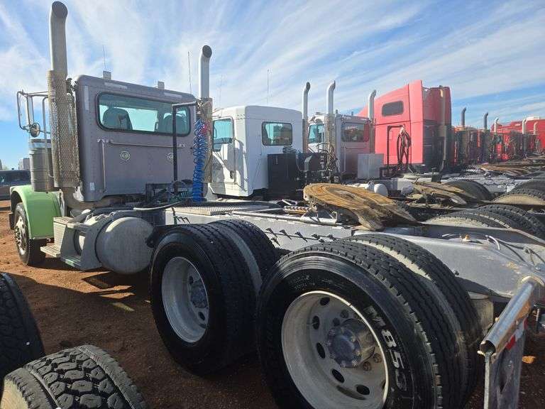 2012 Peterbilt 388 showing 48,817 mi, 9,224 hrs - runs