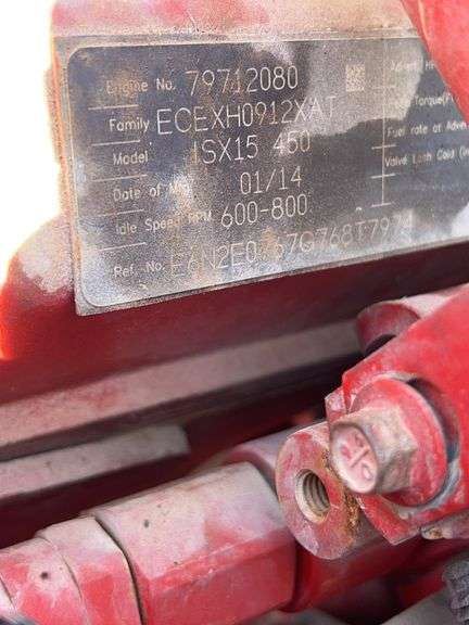 2015 Peterbilt 579 showing 453,390 mi, 22,671 hrs - runs