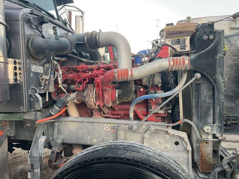 2015 Peterbilt 389 showing 53,258 mi, 8,978 hrs- runs