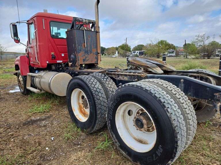 2012 Mack CHU613 miles & hrs unknown- doesn't run