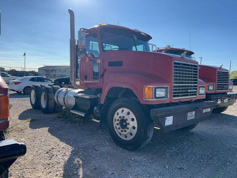 2012 Mack CHU613 showing 32,990 mi, 11,434 hrs- runs