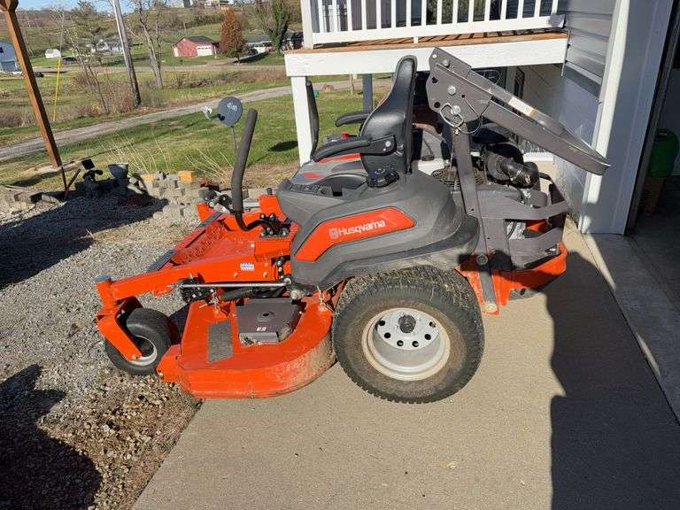Husqvarna Z 560L Zero-Turn Lawnmower w/ Kawasaki FX850V Gas engine