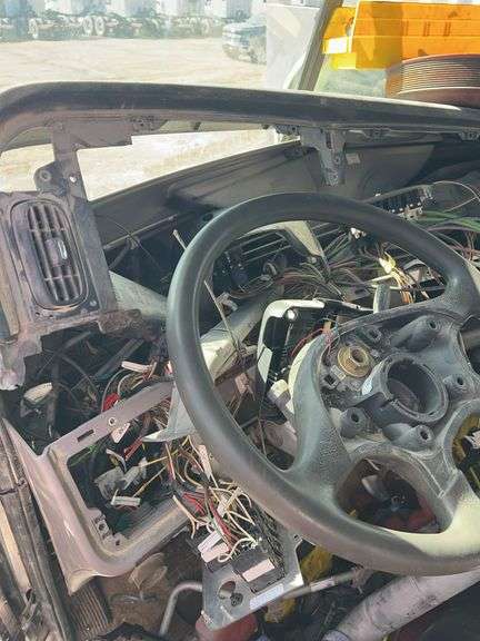 2014 Peterbilt miles & hrs unknown - doesn't run