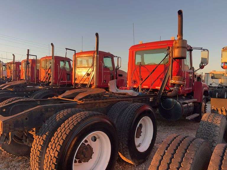 2008 Mack CHU613 showing 54,769 mi, 6,209 hrs- doesn't run