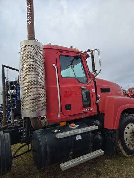 2008 Mack CHU613 showing 42,924 mi, 9,374 hrs- runs