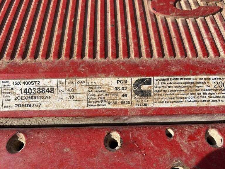 2003 Volvo showing 862,463 & 82,463 mi, 3,909 hrs - doesn't run