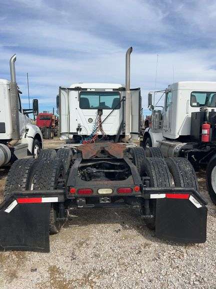 2012 Mack CXU613 showing 701,487 mi, 15,325 hrs - runs
